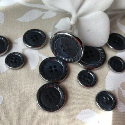 Bouton - Rond marine satiné à couronne rayurée