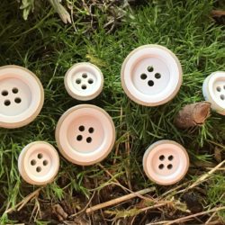 Bouton - Rond blanc satiné et liseré beige