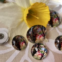 Bouton - Rond bombé incolore, dessin 2 arbres noirs