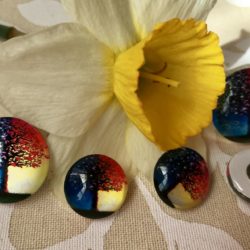 Bouton - Rond bombé incolore, dessin arbre nuit & jour