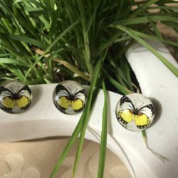 Bouton - Bombé en verre papillon jaune et blanc