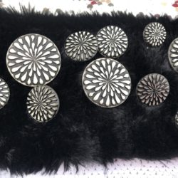 Bouton - Source ronde de gouttes grises