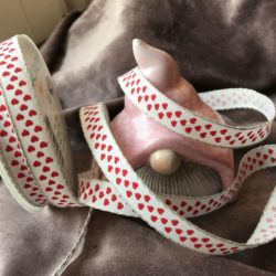 Ruban - Coeurs rouges sur blanc bords beiges