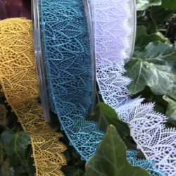 Dentelle - Feuilles avec extrémités en festons
