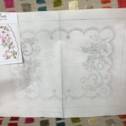 LUC - Napperon: Aviva "16 Fleurs sur tiges"