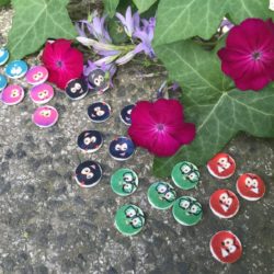 Bouton - Tête pompon aux grands yeux