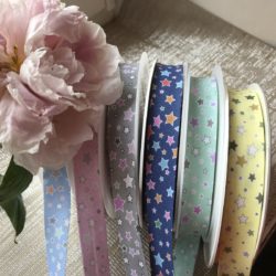 Biais -  Etoiles en 3 tailles et 4 couleurs unies