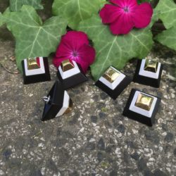 Bouton - Pyramide tronquée marine/blanc/or