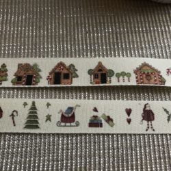 Ruban - Sergé: figurines et maisonnettes sur écru