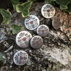 Bouton - Rond, pot de fleurs au coeur