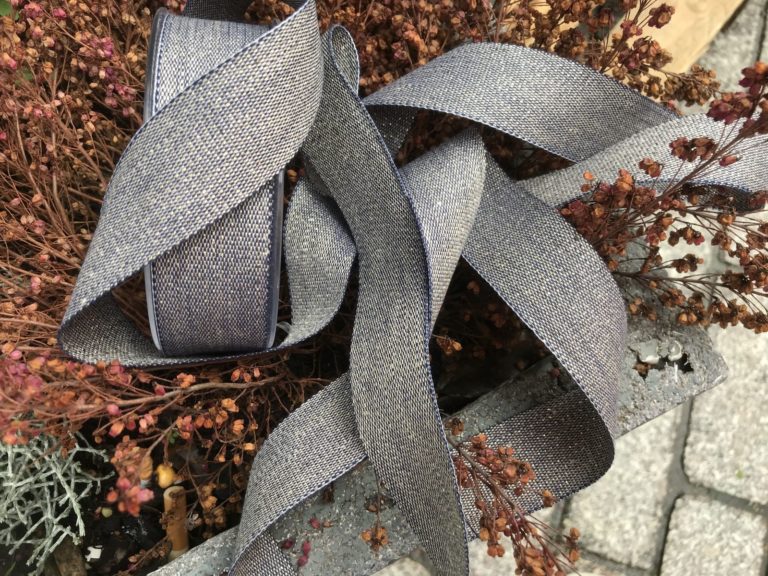 Tresse Bleu gris jean s et fil dor Mercerie de la Tresse Bleu gris jean s et fil dor Mercerie de la
