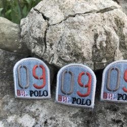 Motif - Blason "09 BE. POLO" jean's bleu clair