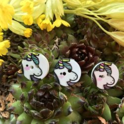 Bouton - Rond, licorne crinière foncée sur blanc