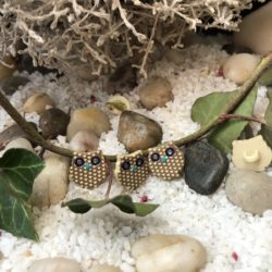 bouton enfant en forme de chouette beige aux yeux bleus