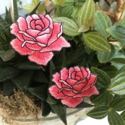 Motif - Rose rose entièrement brodée