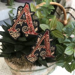 Motif - Lettre "A" avec velours bicolore sur fond noir