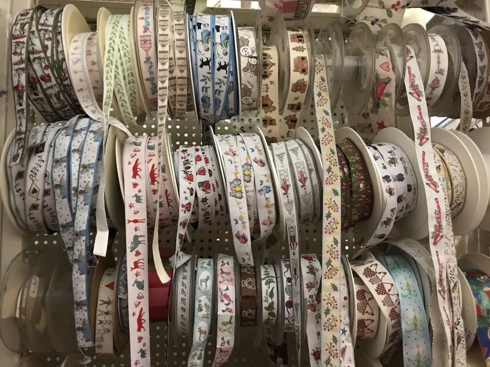 Rubans, galons, tresses, cordons, biais......