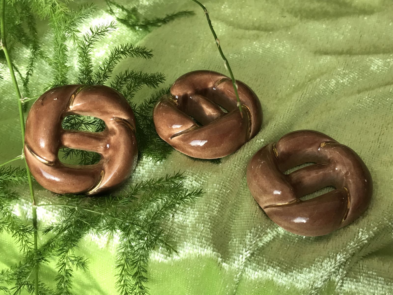 Boutons vintages chic - Noeud  torsadé, brun caramel et or